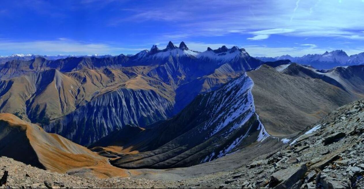 Vue sur les Aiguilles d'Arves sur le TAA