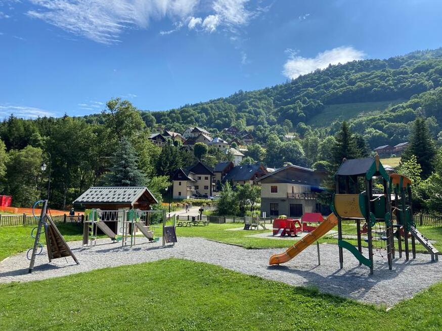 Aire de jeux pour enfants des Plans