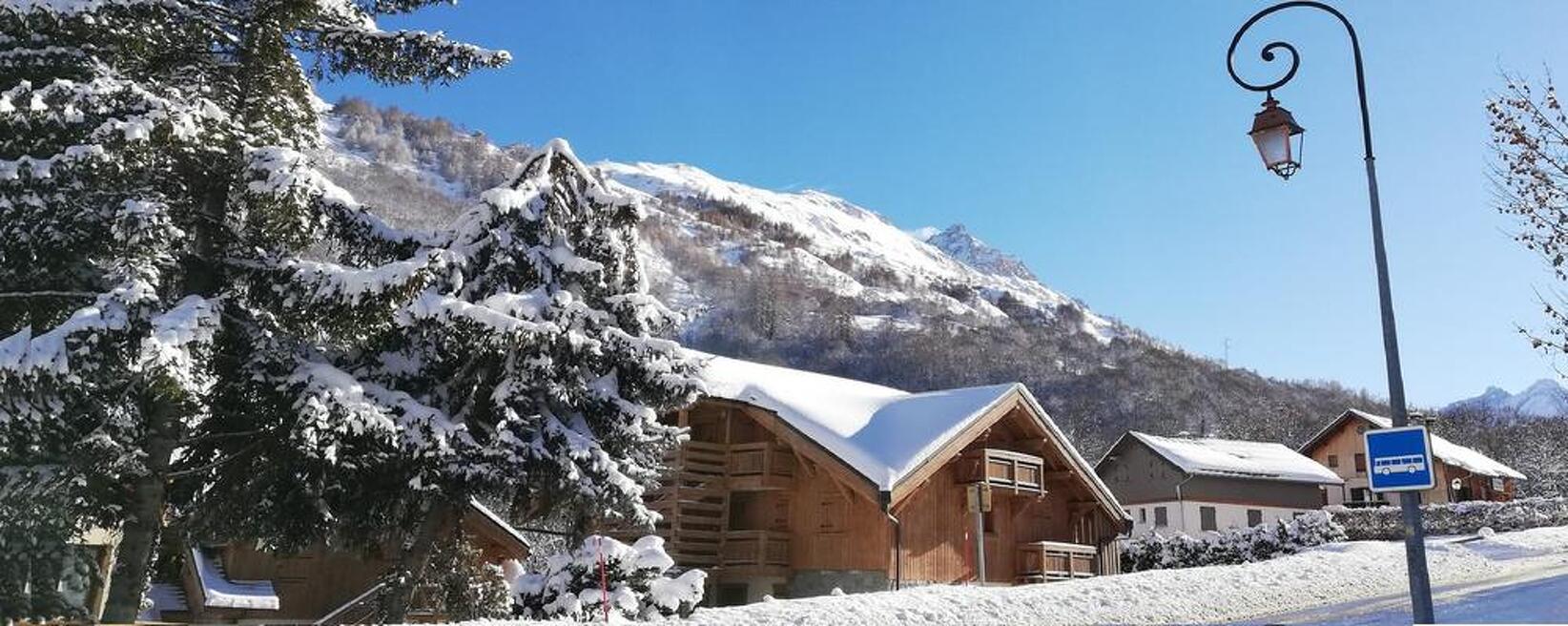 Chalet Marie 1 C02 Valloire vue de la Route du Galibier