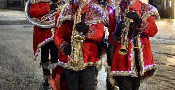 Spectacle déambulatoire "La fanfare de Noël"