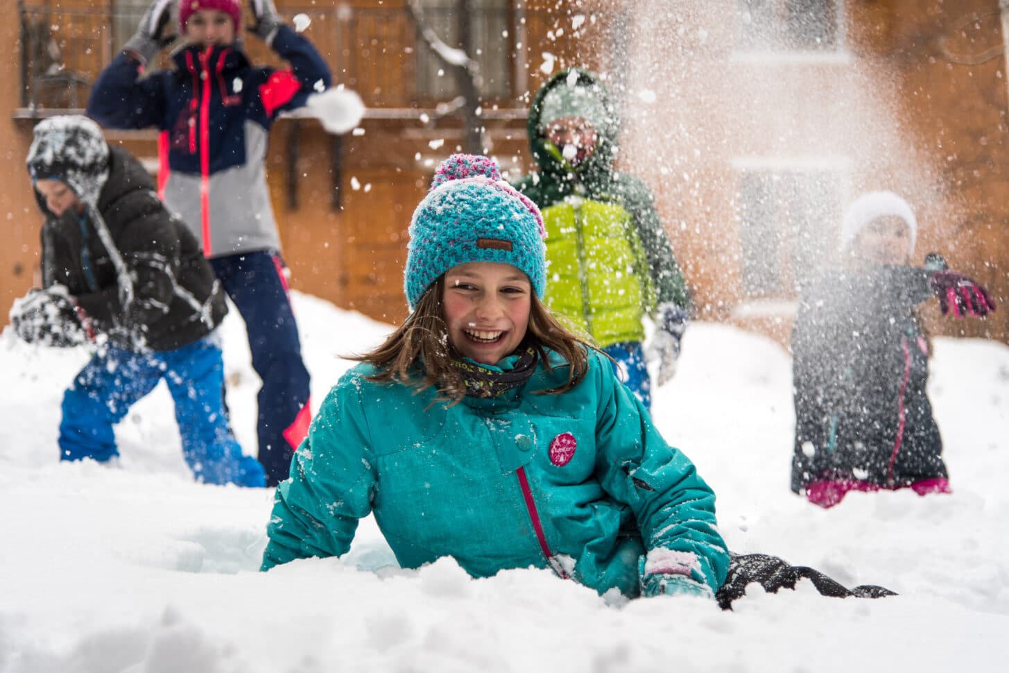 jeux d'enfants dans la neige à Valloire